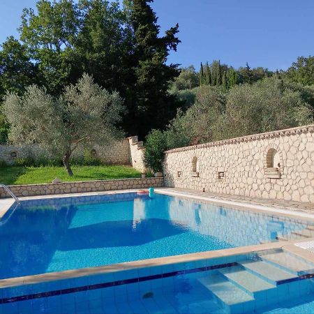 Pool Villa Grigoris Aspiotades Екстериор снимка