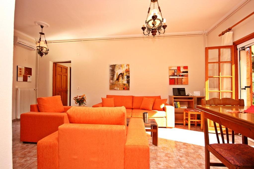 Pool Villa Grigoris Aspiotades Екстериор снимка