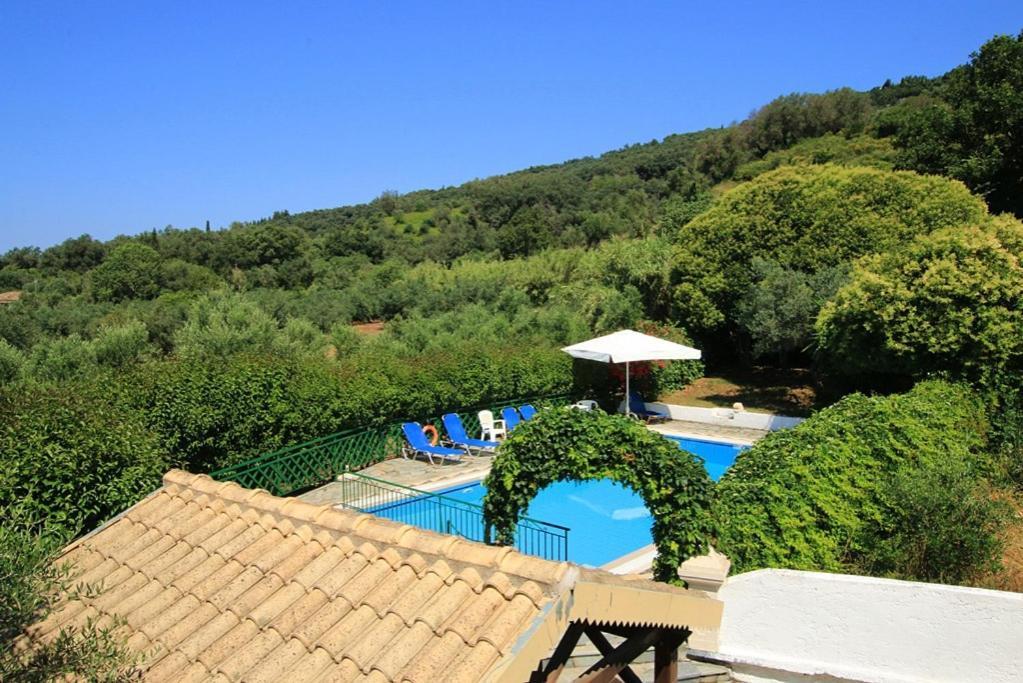 Pool Villa Grigoris Aspiotades Екстериор снимка