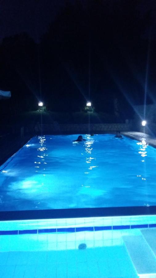 Pool Villa Grigoris Aspiotades Екстериор снимка