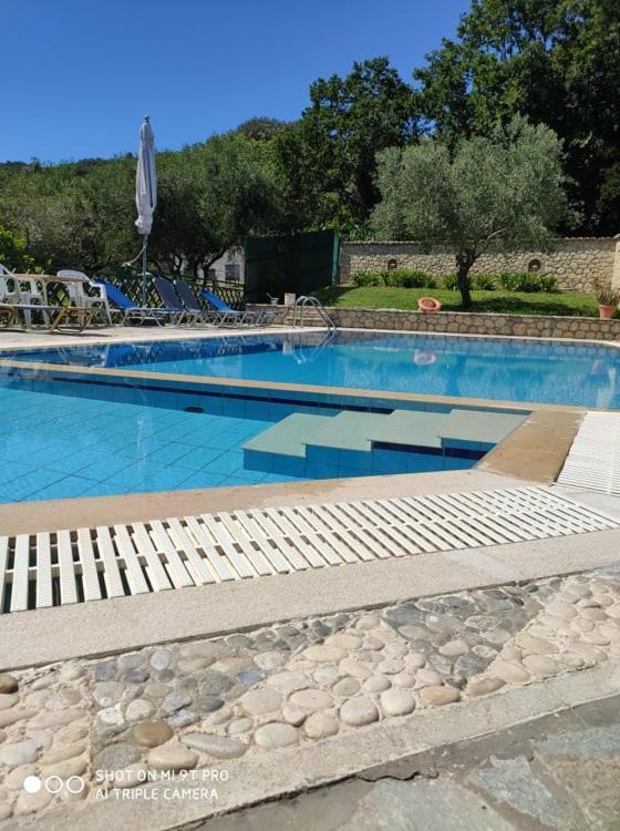 Pool Villa Grigoris Aspiotades Екстериор снимка