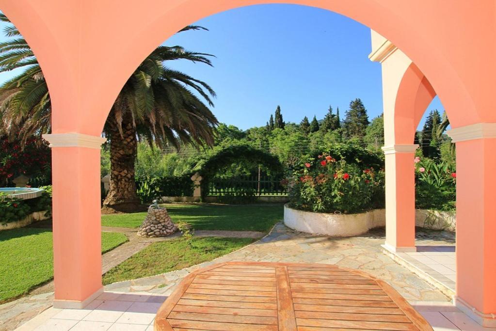Pool Villa Grigoris Aspiotades Екстериор снимка
