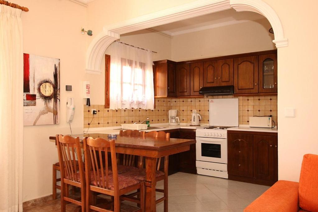 Pool Villa Grigoris Aspiotades Екстериор снимка