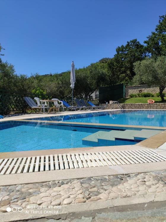 Pool Villa Grigoris Aspiotades Екстериор снимка