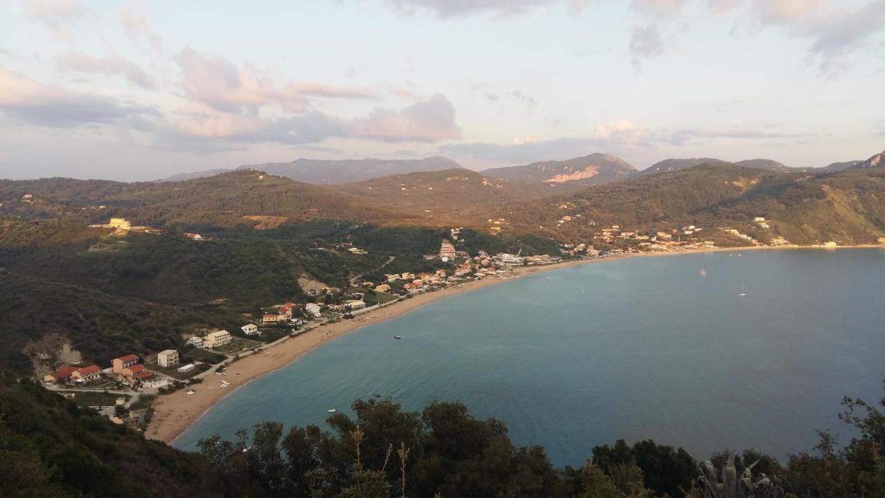 Pool Villa Grigoris Aspiotades Екстериор снимка