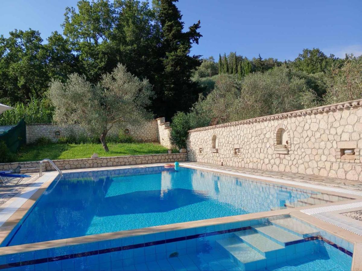 Pool Villa Grigoris Aspiotades Екстериор снимка