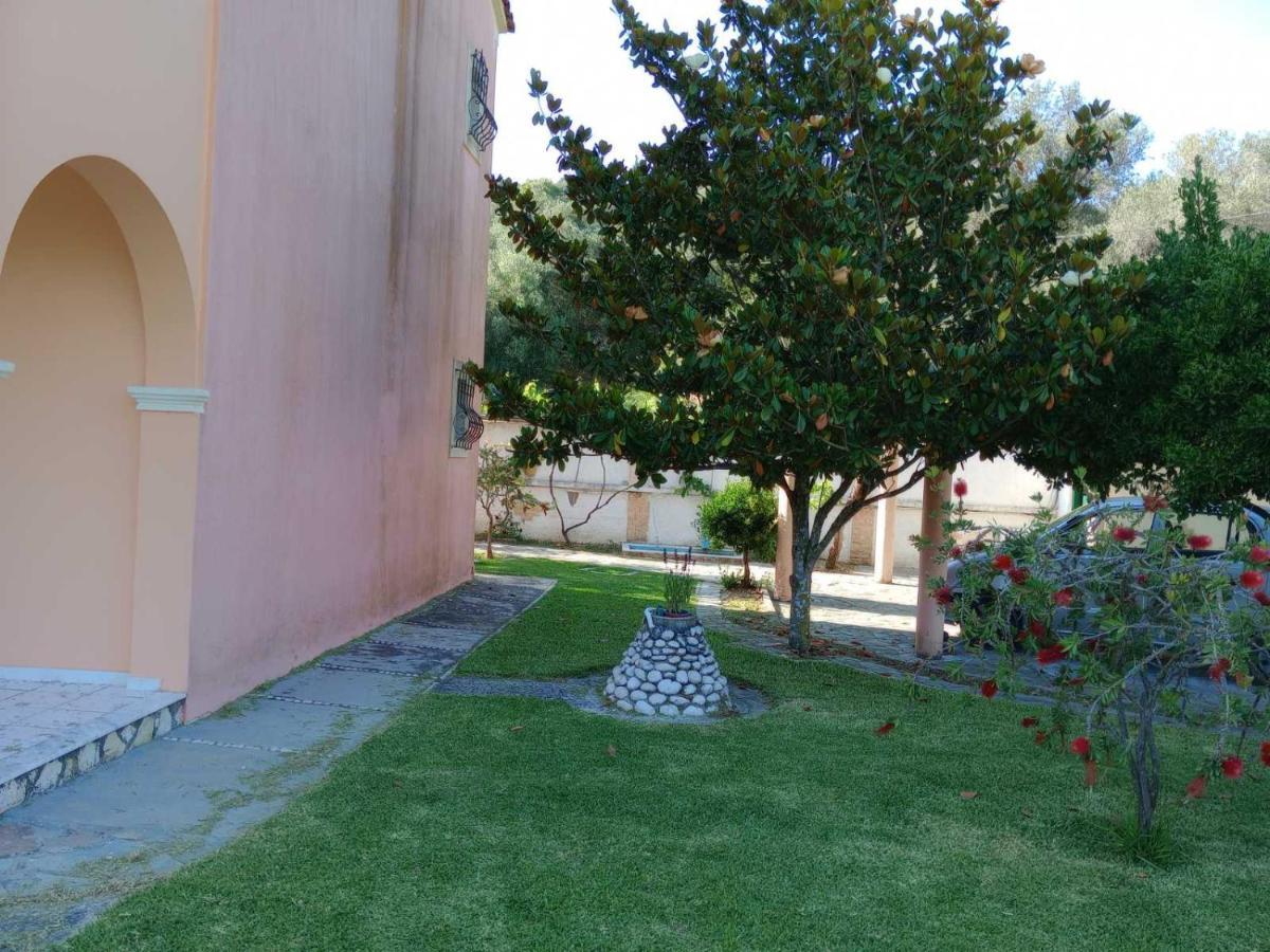 Pool Villa Grigoris Aspiotades Екстериор снимка