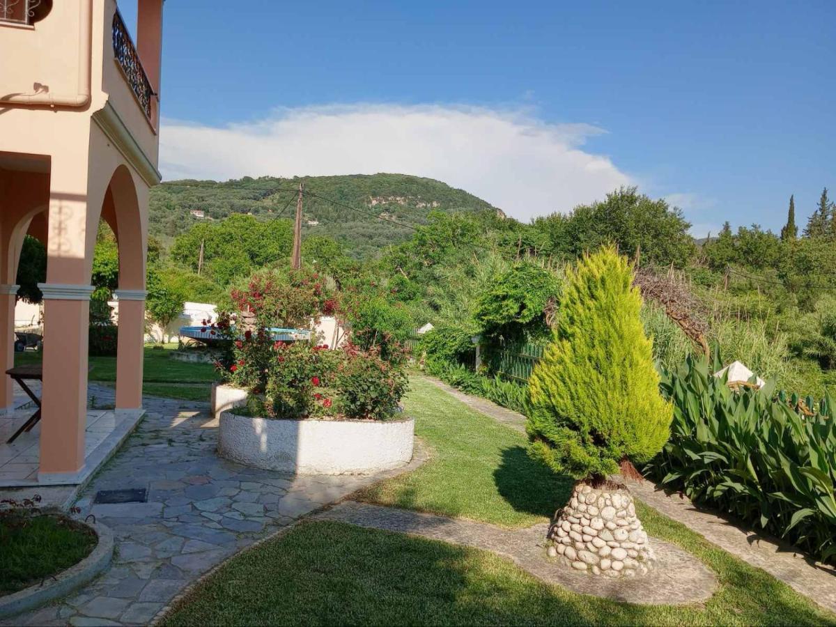 Pool Villa Grigoris Aspiotades Екстериор снимка