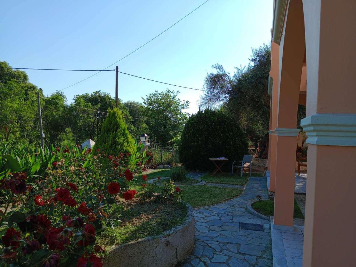 Pool Villa Grigoris Aspiotades Екстериор снимка