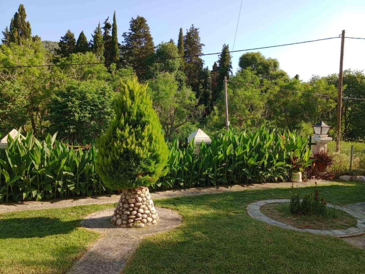 Pool Villa Grigoris Aspiotades Екстериор снимка