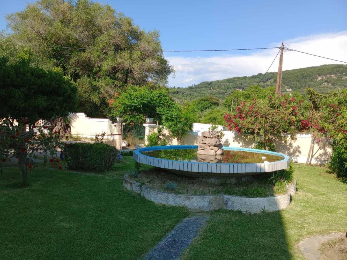 Pool Villa Grigoris Aspiotades Екстериор снимка