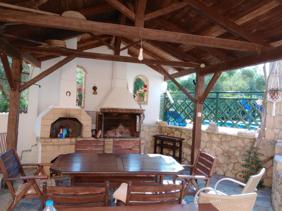 Pool Villa Grigoris Aspiotades Екстериор снимка